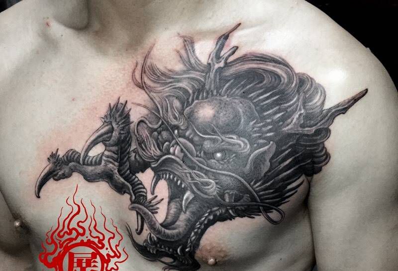 龙纹身图片_成品胸部传统动物鬼神纹身图案
