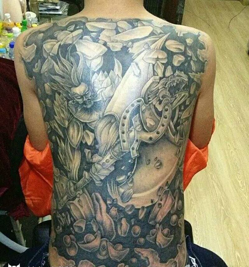 修改添加盘古开天地纹身图片