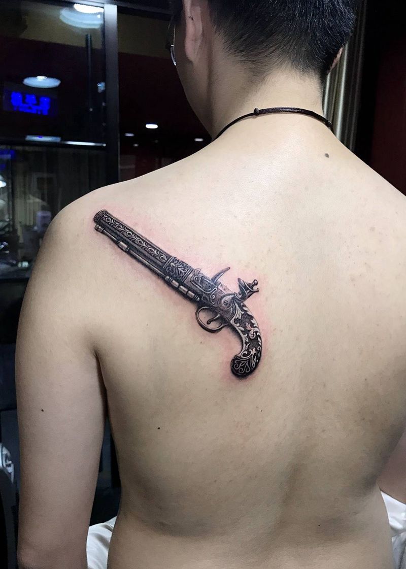 枪纹身图片_成品肩部背部欧美纹身图案