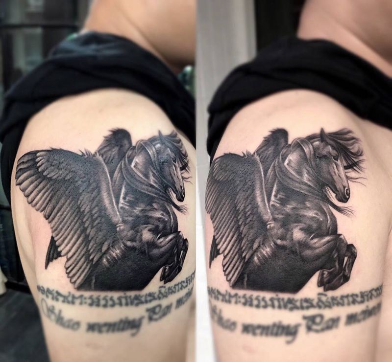 飞马纹身图片_成品手臂欧美宗教动物纹身图案