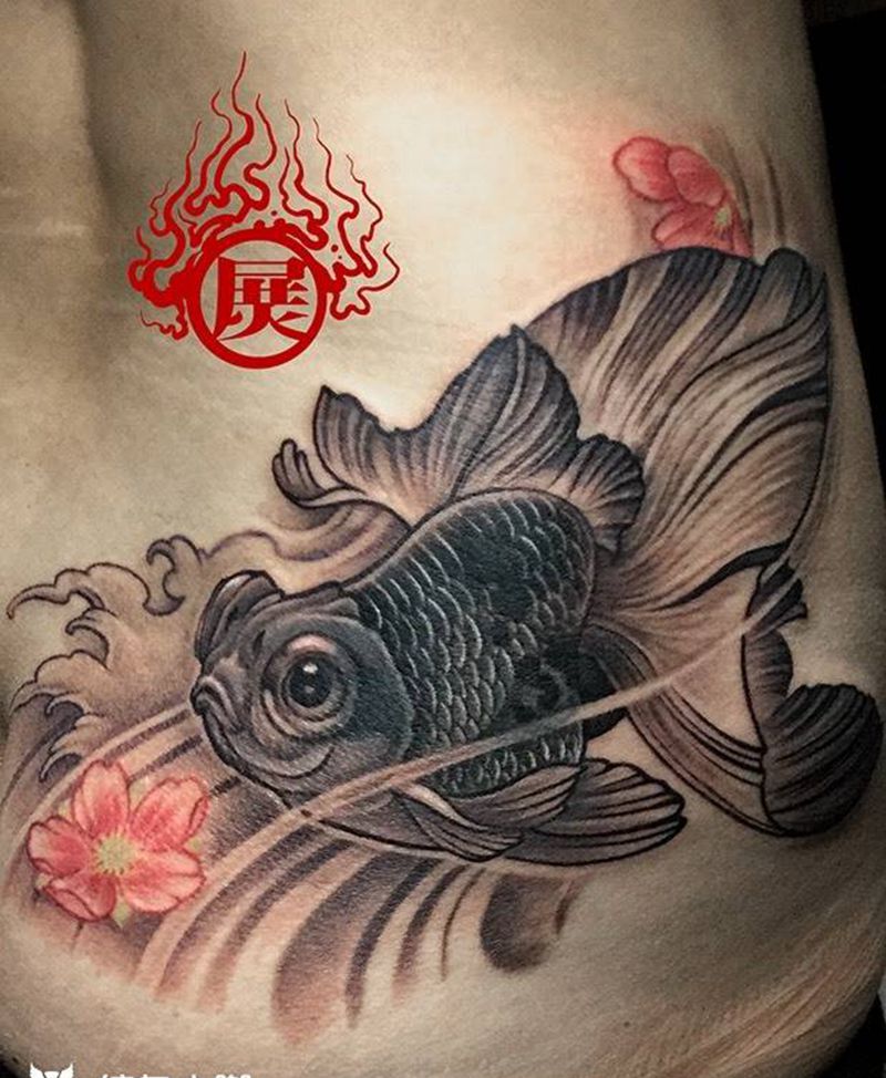 金鱼纹身图片_成品腰部欧美清新动物纹身图案