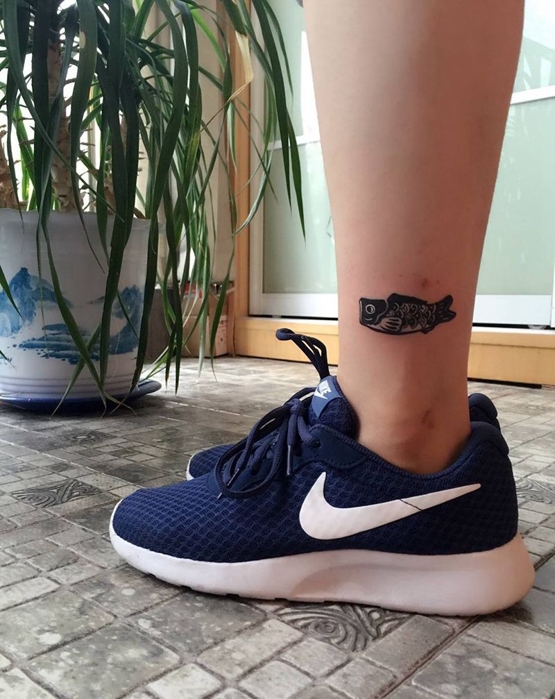 鲤鱼旗纹身图片_成品腿部脚部清新字符动物图腾纹身图案