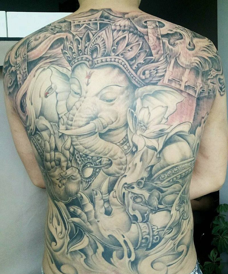 象神满背纹身图片