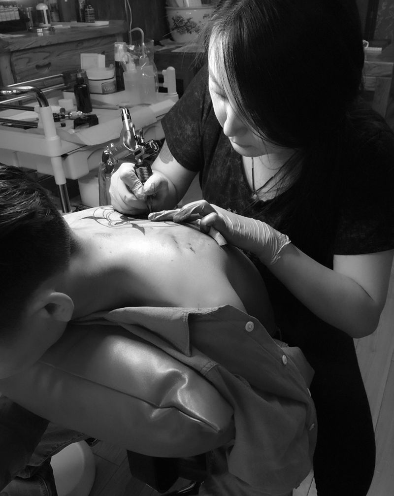 工作照纹身图片_手臂背部字符宗教纹身图案