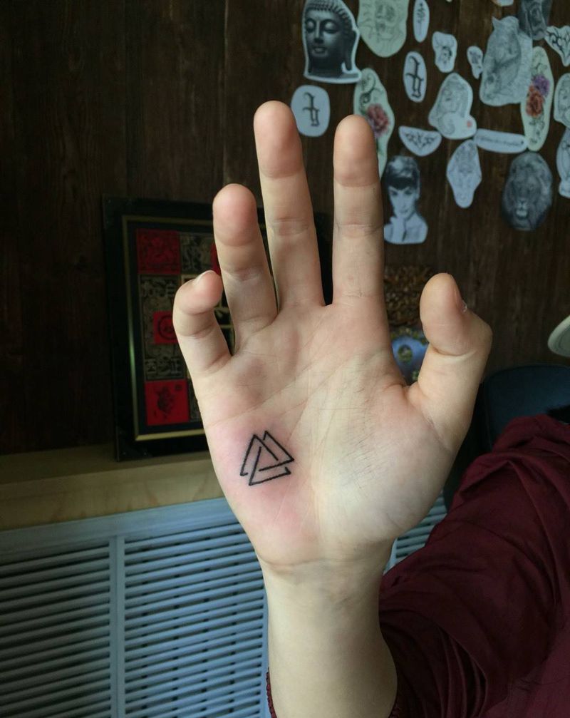 手心几何纹身图片_成品手部几何清新纹身图案