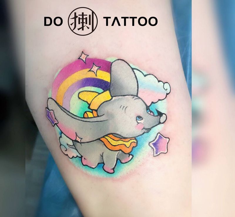 小飞象纹身图片_脚部彩色可爱纹身图案