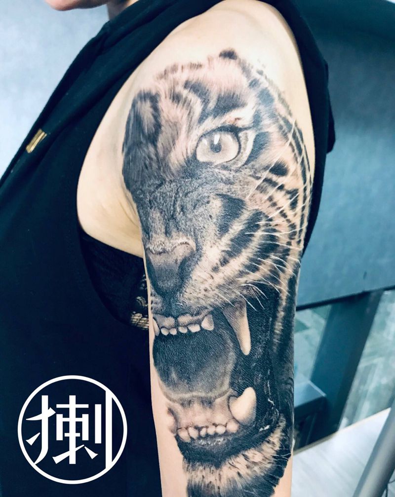 大臂老虎纹身图片_手臂欧美写实老虎纹身图案