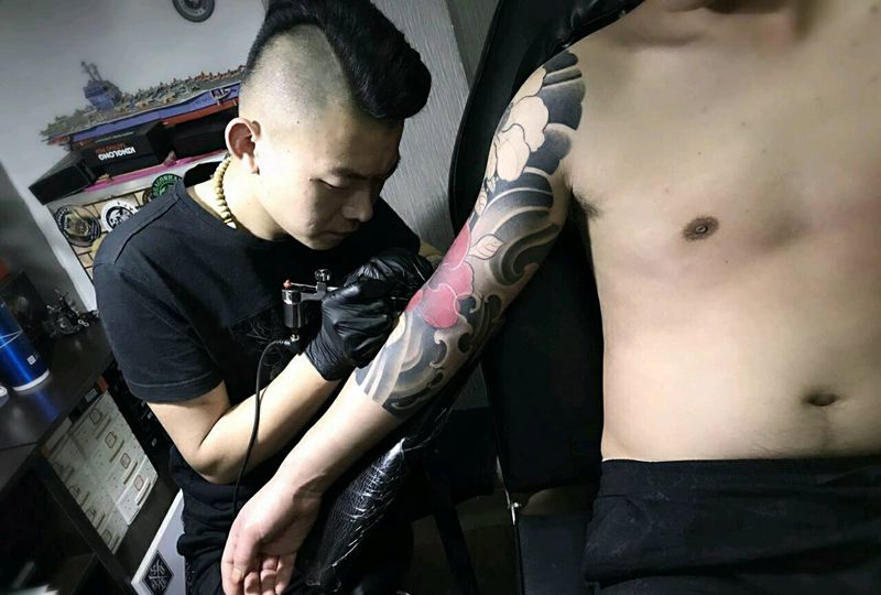 未完的七分袖纹身图片