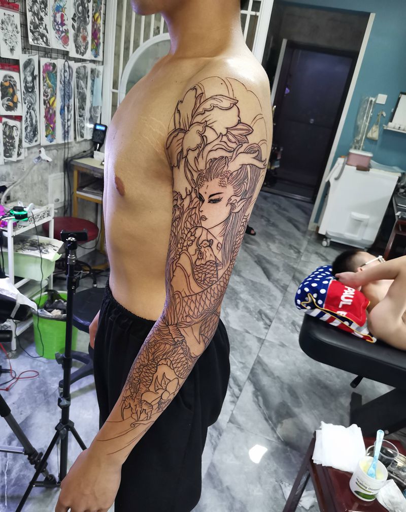 花臂龙妓线条纹身图片_手臂腿部老传统新传统纹身图案