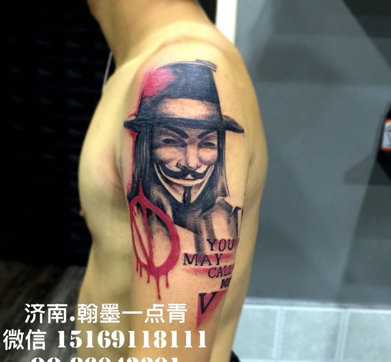 V字仇杀队纹身图片_肩部欧美纹身图案