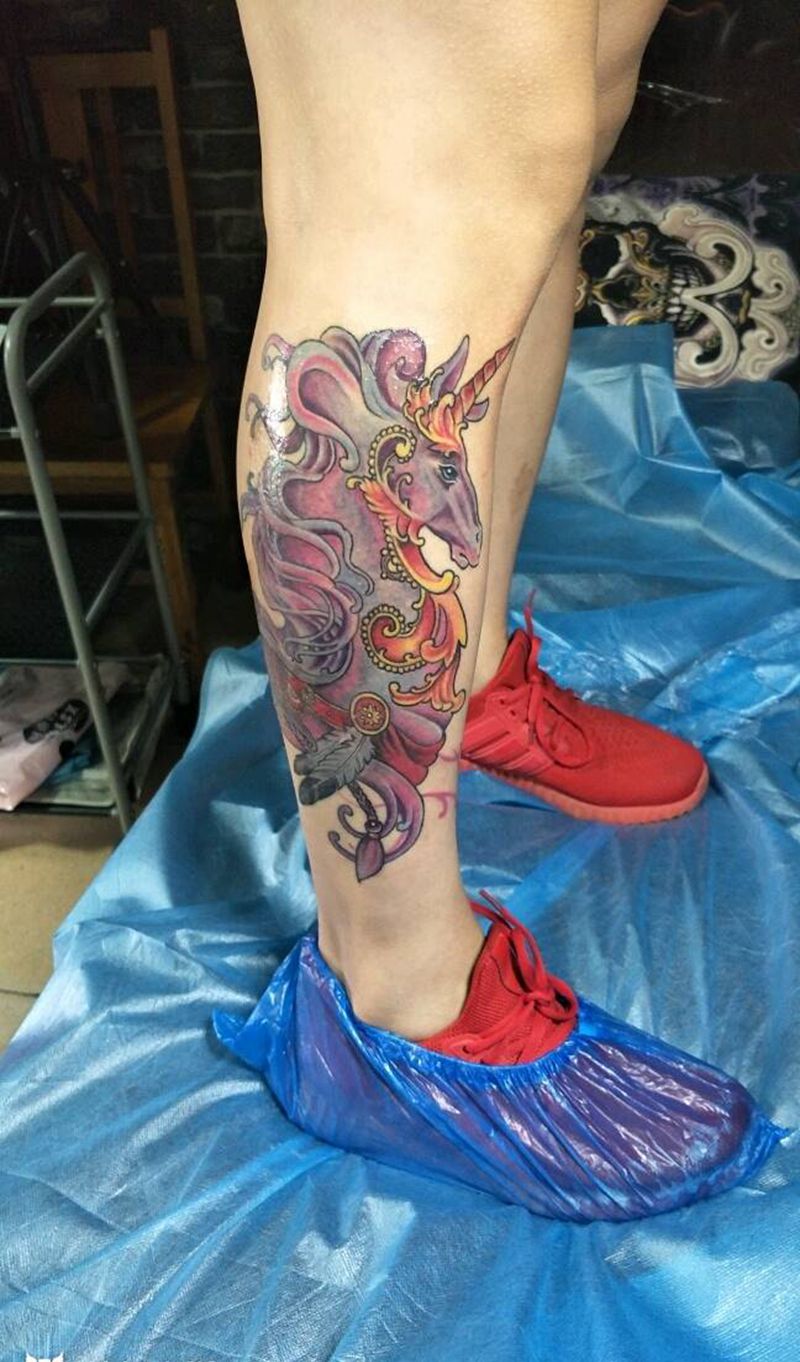 小腿独角兽纹身图片