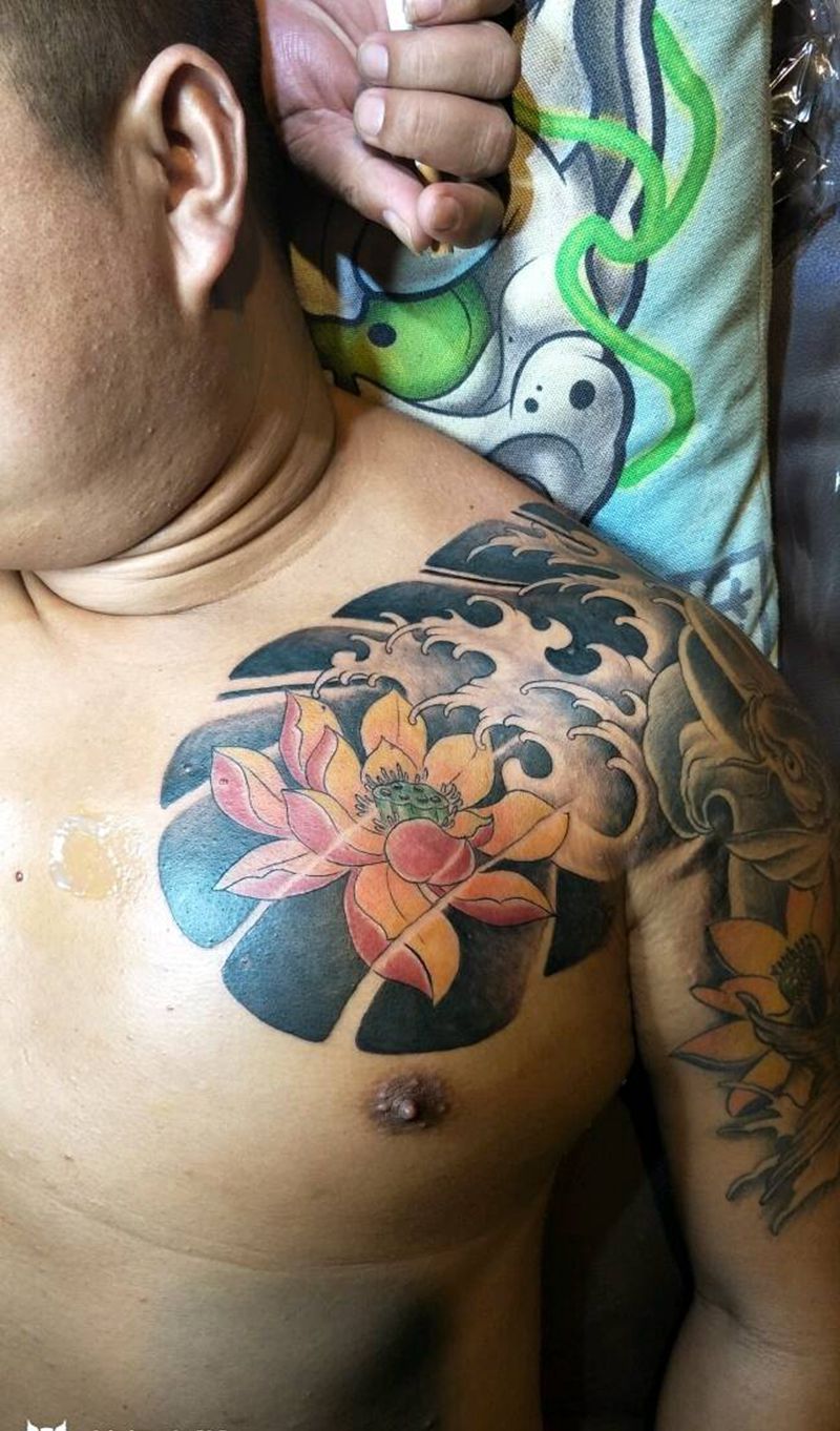 接半甲纹身图片