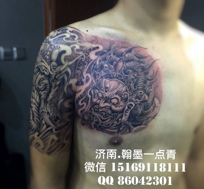 半甲纹身图片_胸部传统宗教纹身图案