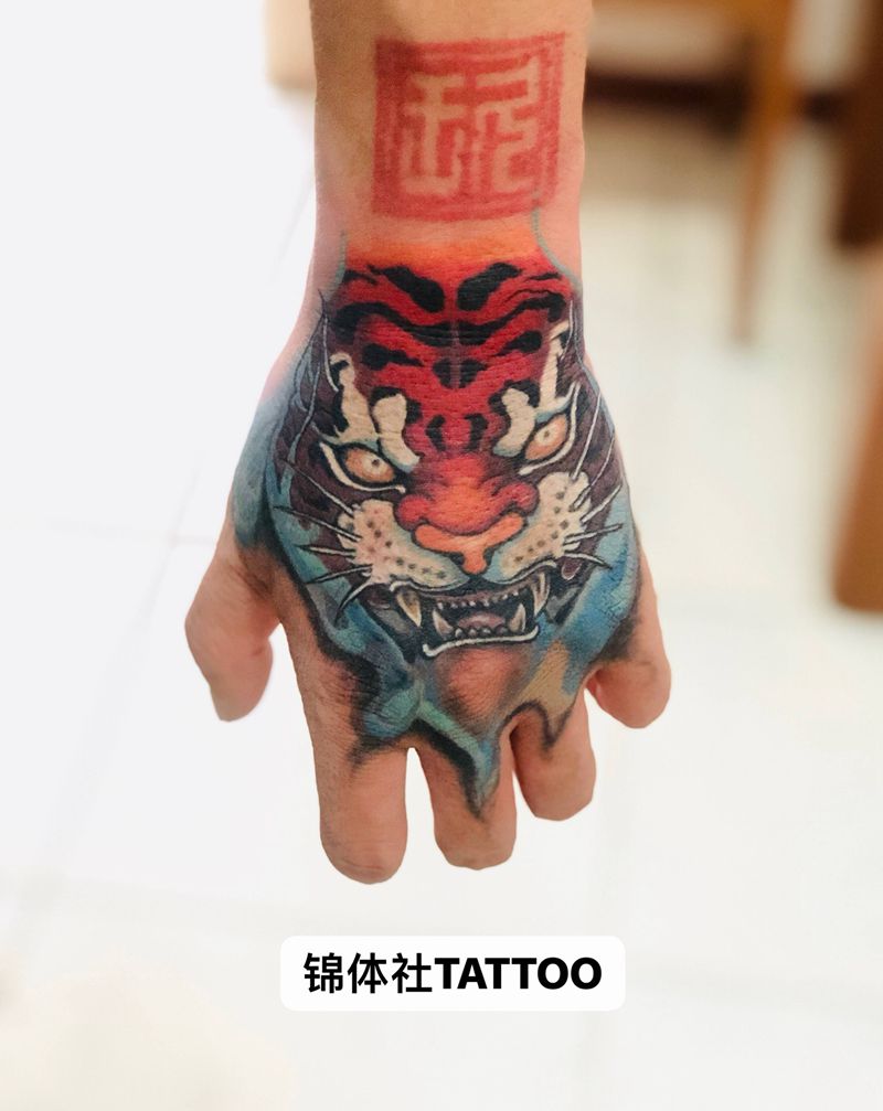 扎自己纹身图片