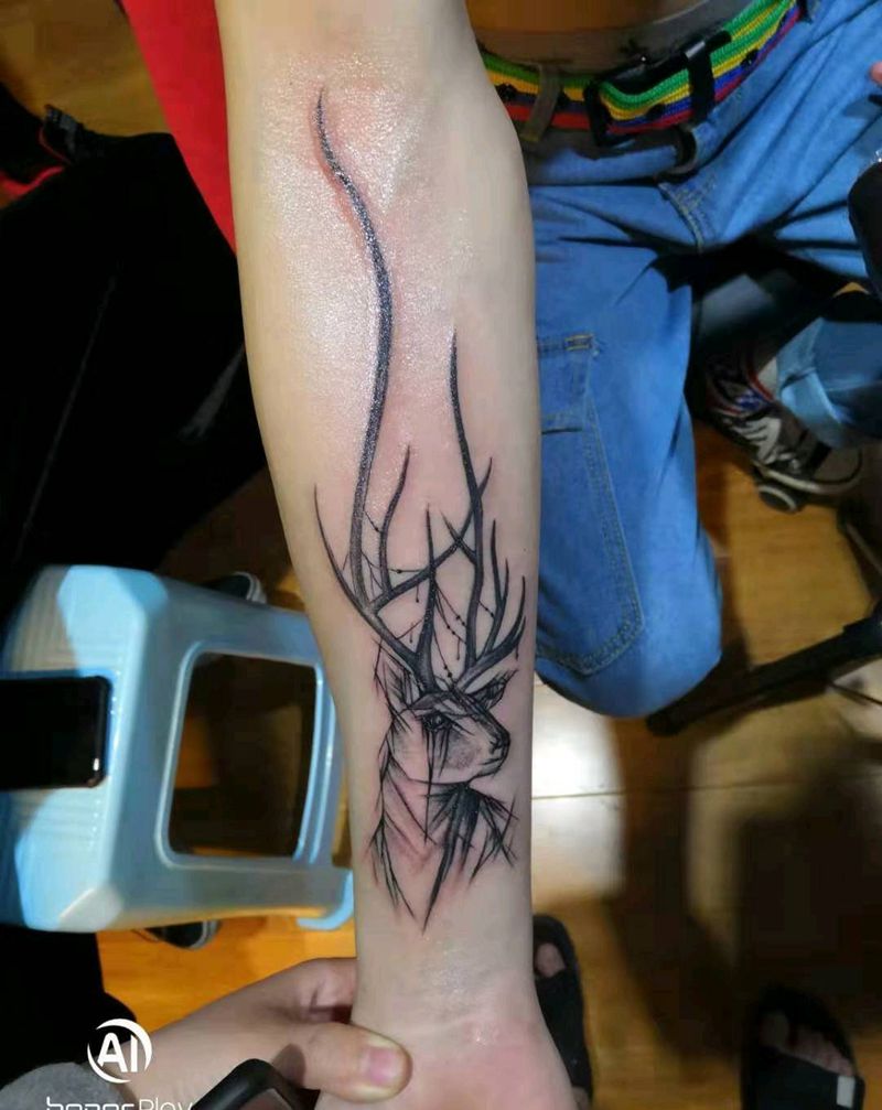 鹿纹身图片_手臂纹身图案