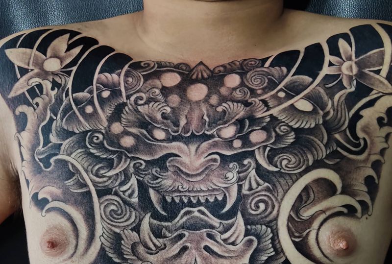 唐狮花胸纹身图片_胸部老传统纹身图案