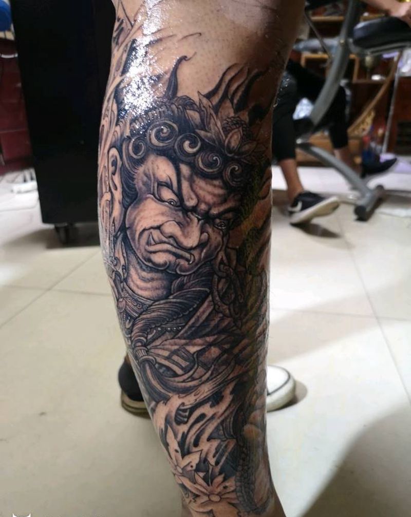 不动明王纹身图片_腿部新传统不动明王纹身图案