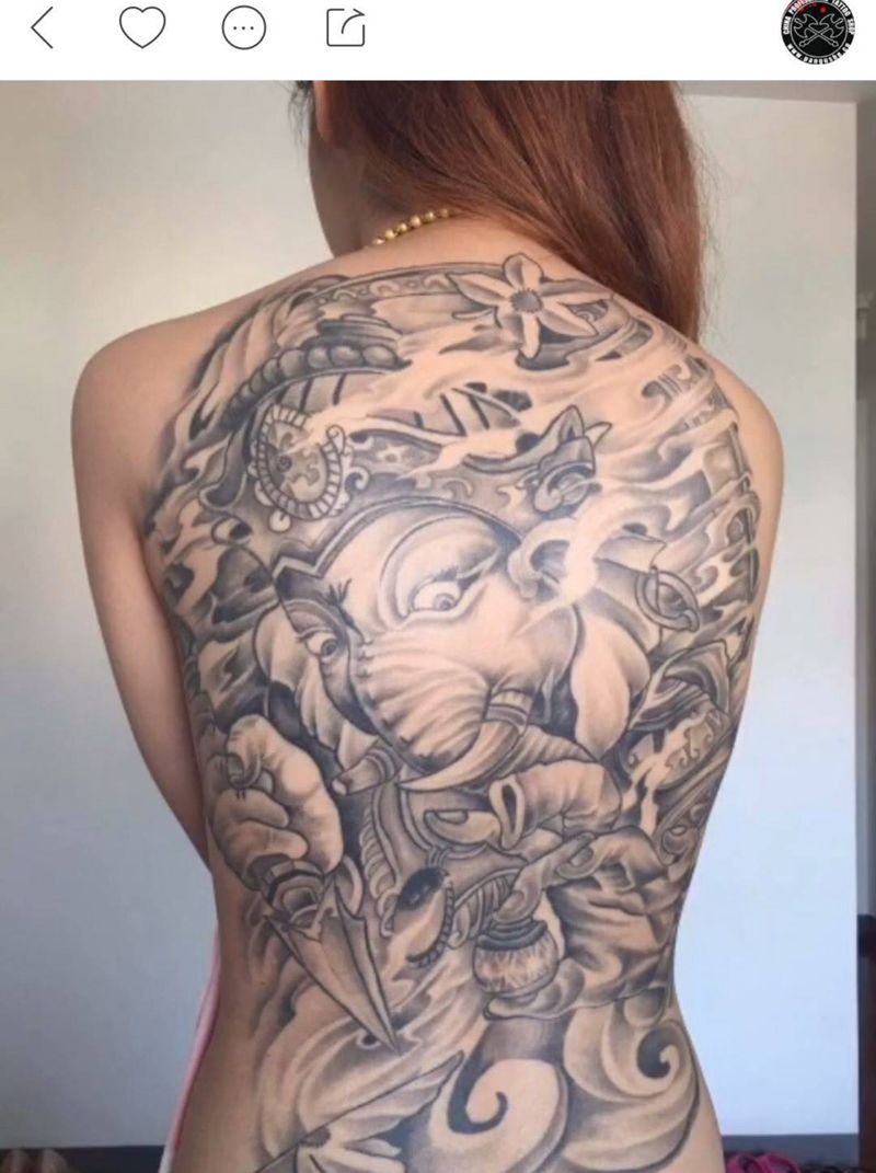 满背象神纹身图片