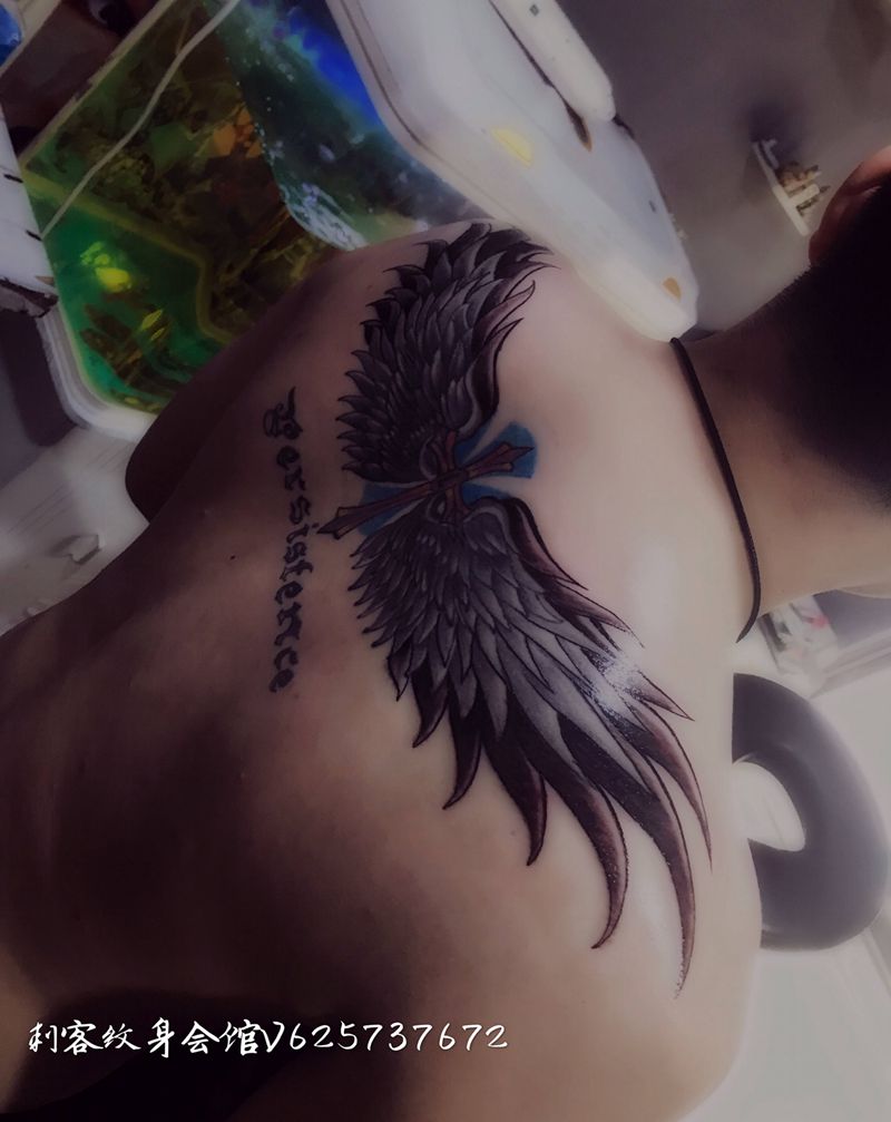 翅膀纹身图片