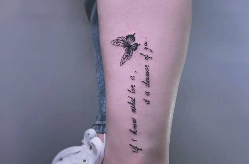 花环和蝴蝶小字母纹身图片_背部腿部素花蝴蝶小清新纹身图案