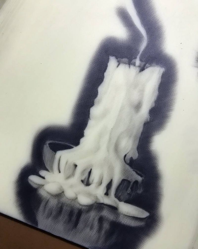 蜡烛纹身图片_手部胸部欧美写实纹身图案