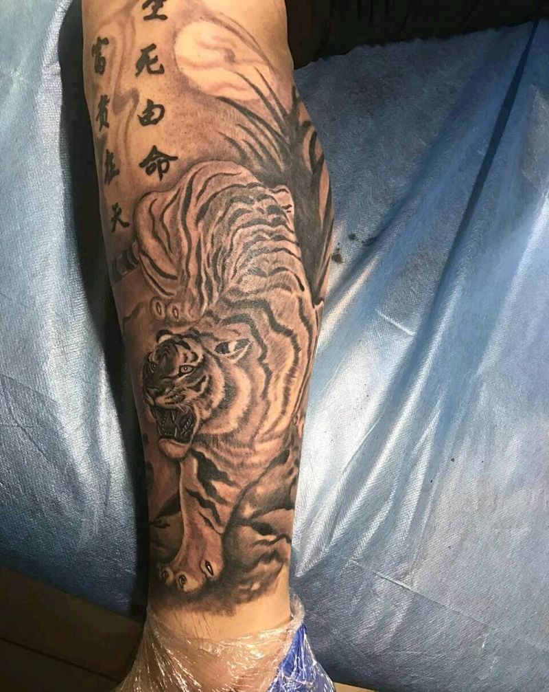 下山虎纹身图片