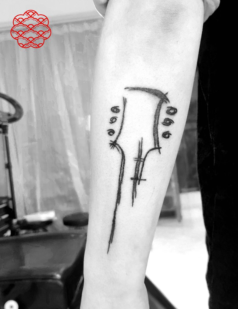 吉他纹身图片_几何纹身图案