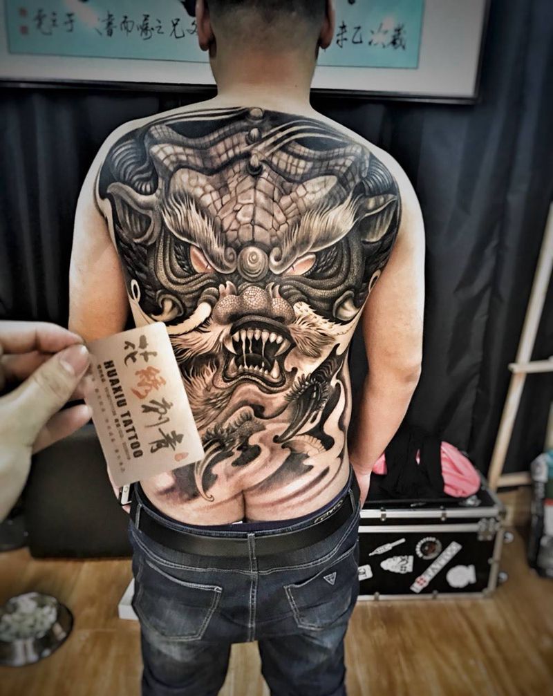 满背龙未完纹身图片