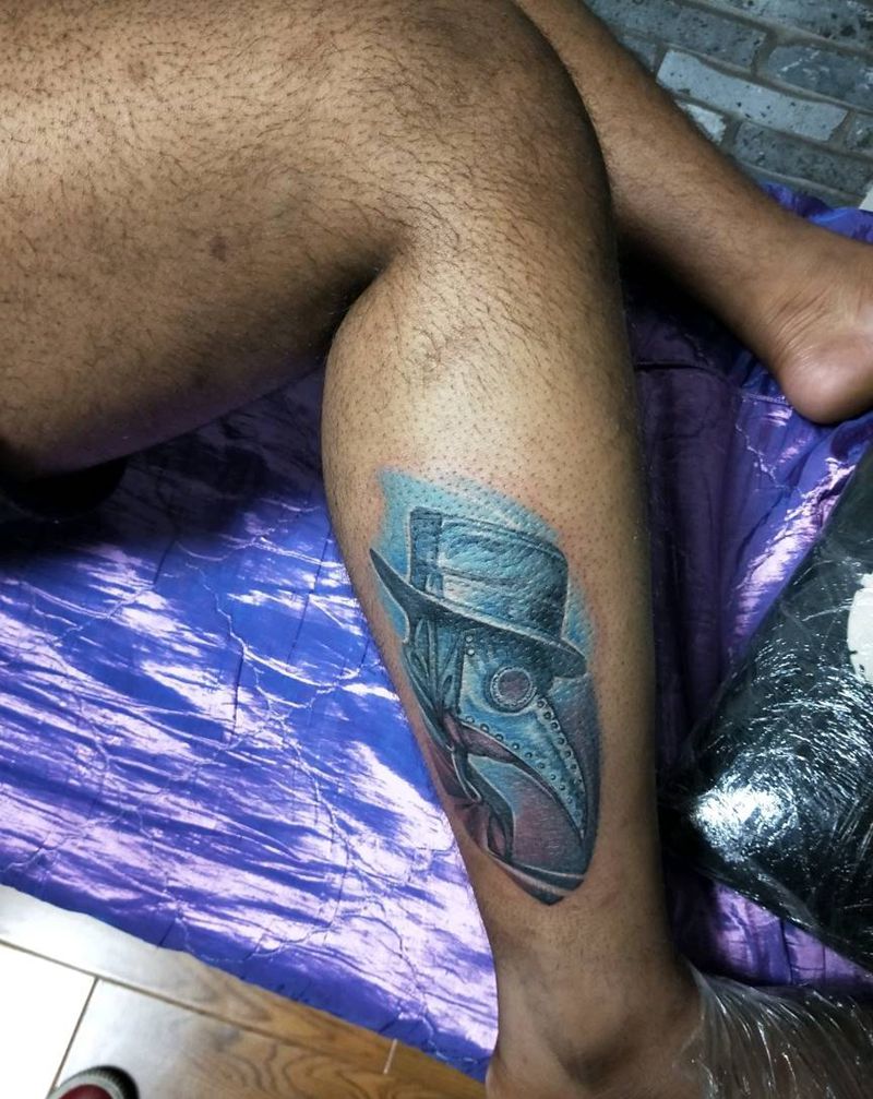 “黑死病”医生纹身图片_腿部欧美写实纹身图案