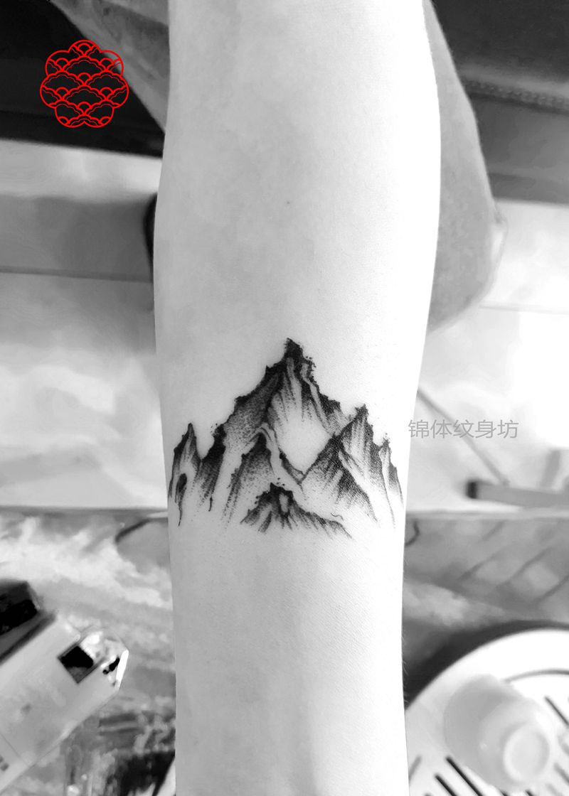 山纹身图片_点刺纹身图案