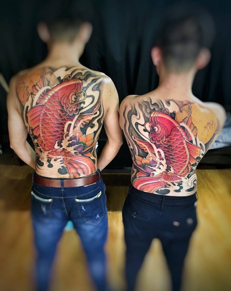 满背鲤鱼纹身图片_原创传统腿部背部胸部肩部颈部成品手臂腰部纹身图案