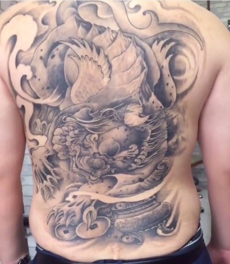 满背貔貅纹身图片