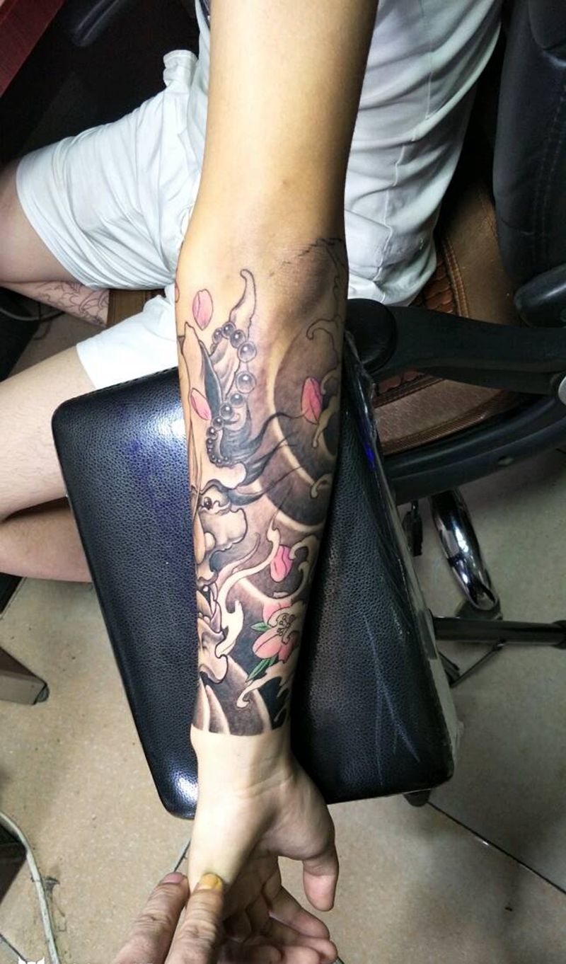 包小臂纹身图片