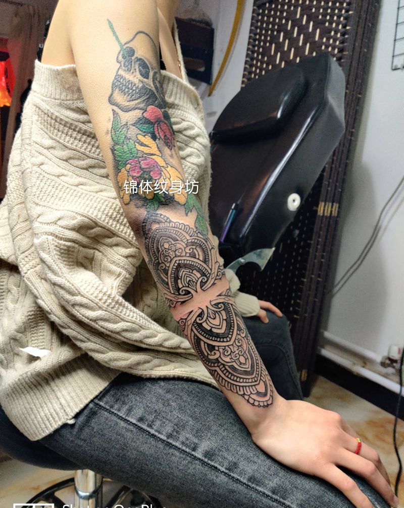 拼接花臂第一步纹身图片_手臂几何纹身图案