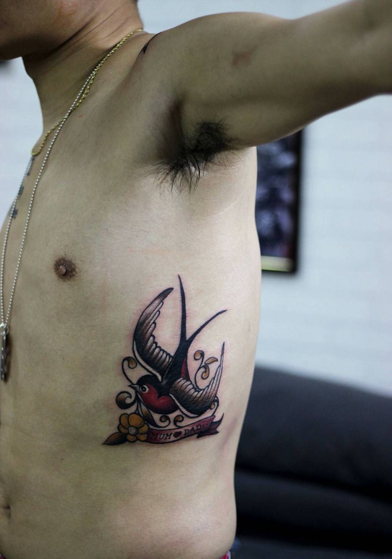 小燕子纹身图片_成品腰部欧美动物纹身图案