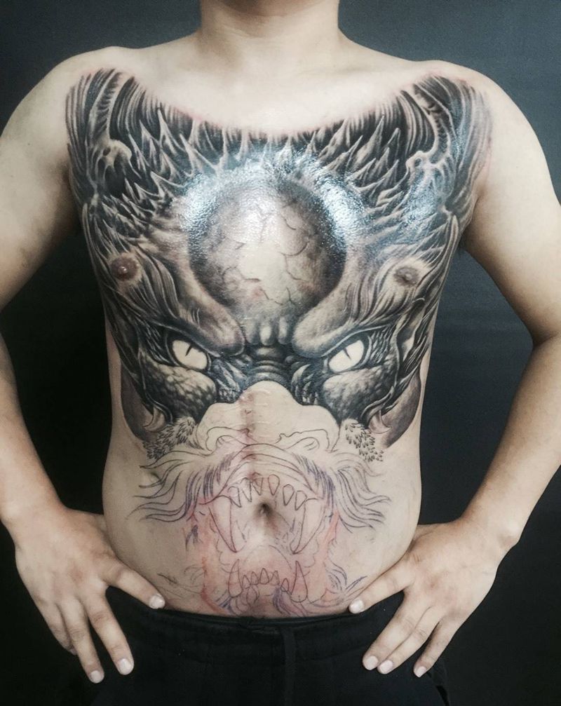 胸口大龙头纹身图片_成品胸部传统宗教龙纹身图案