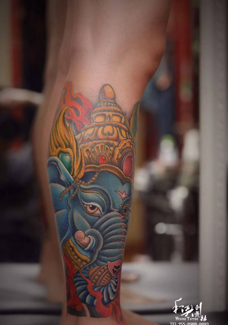 《象神》纹身图片_腿部新传统象神 重彩花腿纹身图案