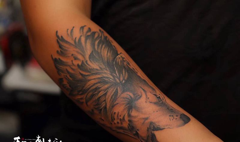 《狼嚎》纹身图片_手臂腿部新传统欧美写实狼动物野兽纹身图案