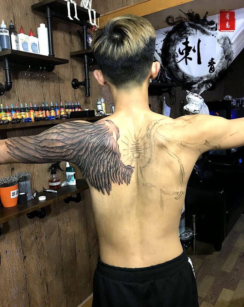翅膀纹身图片
