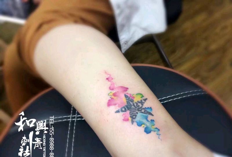 旧图水彩泼墨修改纹身图片_腿部欧美清新原创成品纹身图案