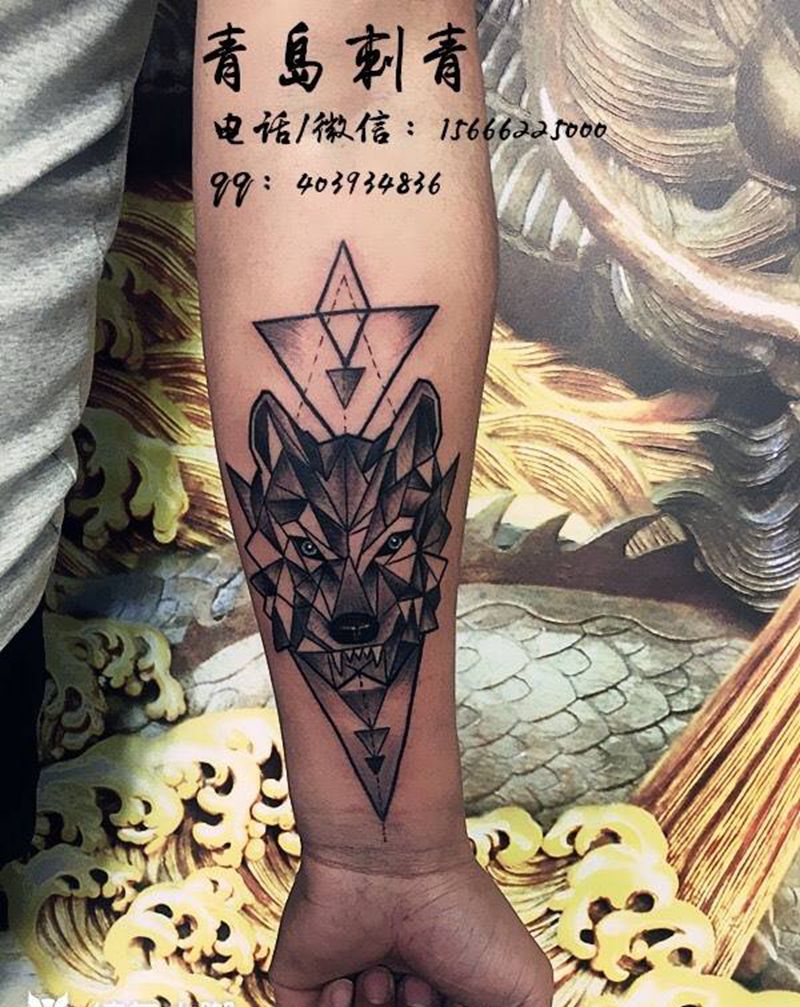 几何线条狼头纹身图片