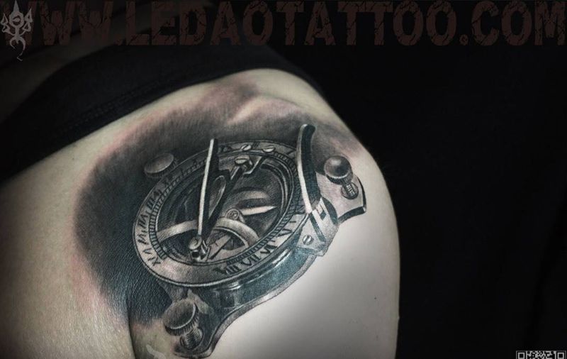 罗盘纹身图片_成品手稿手臂胸部腿部欧美写实原创青岛清新纹身图案