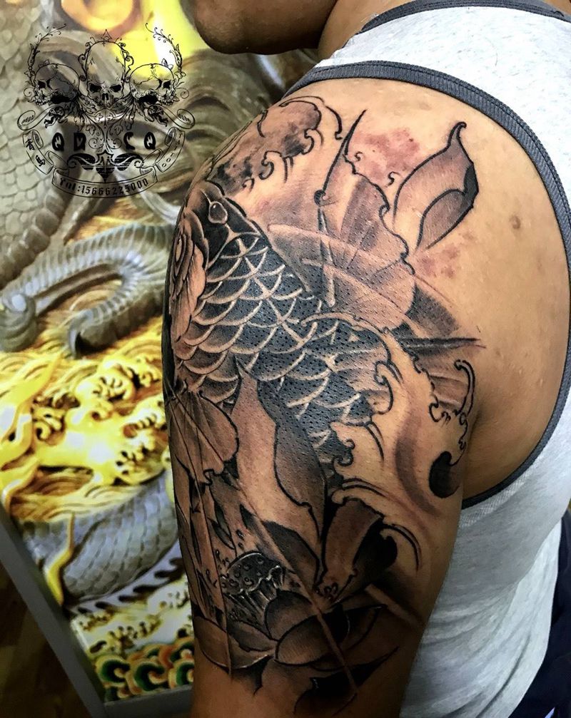 大臂鲤鱼纹身图片