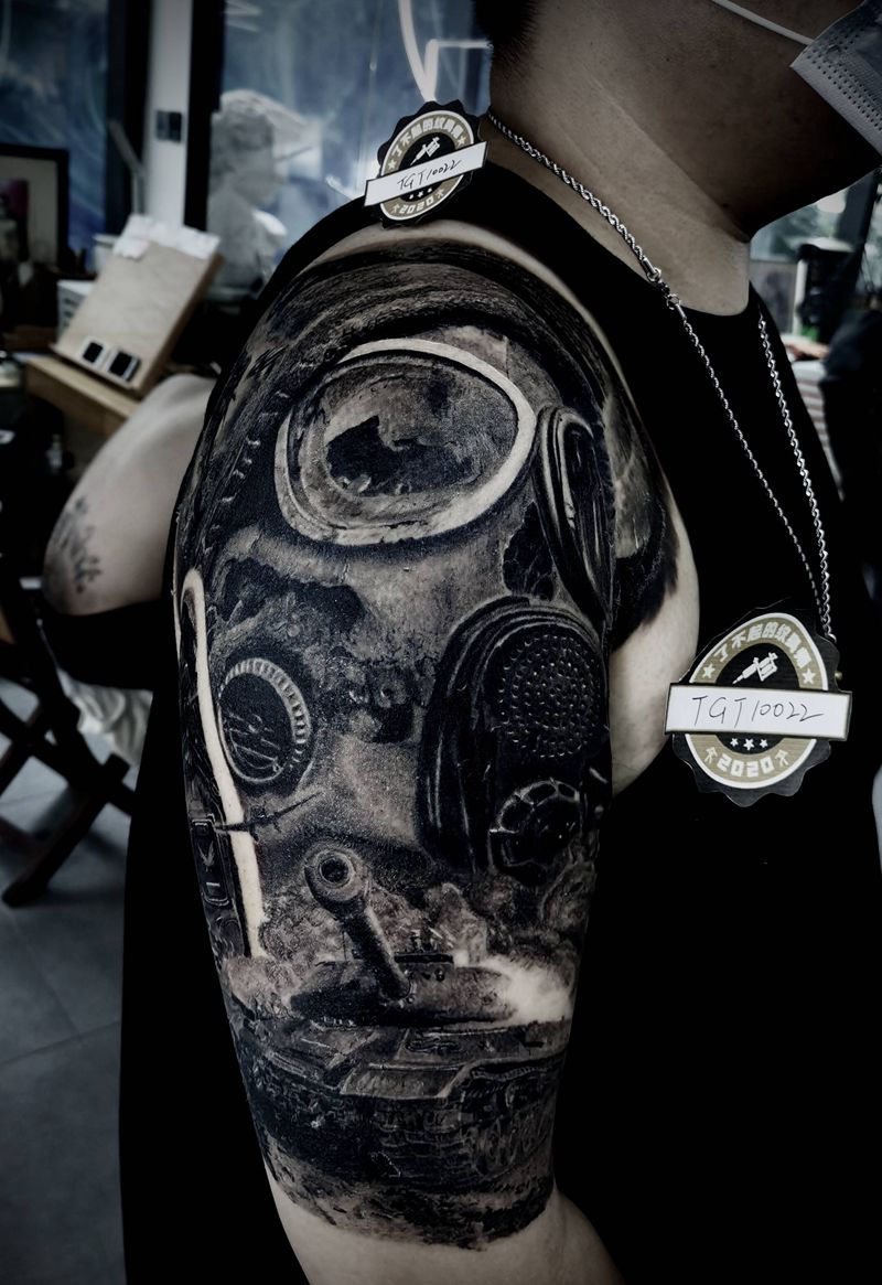 反战纹身图片_手臂欧美写实骷髅坦克人物纹身图案