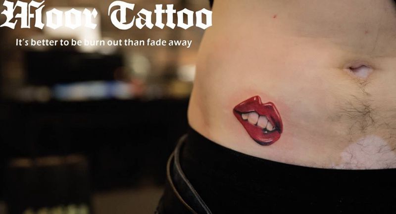 唇印半遮盖纹身图片