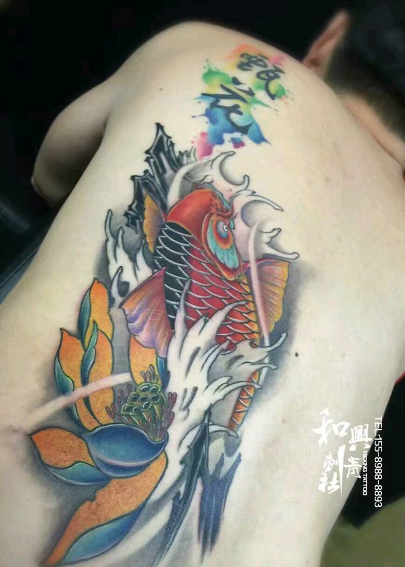 一家人纹身图片_背部欧美传统字符动物原创成品纹身图案