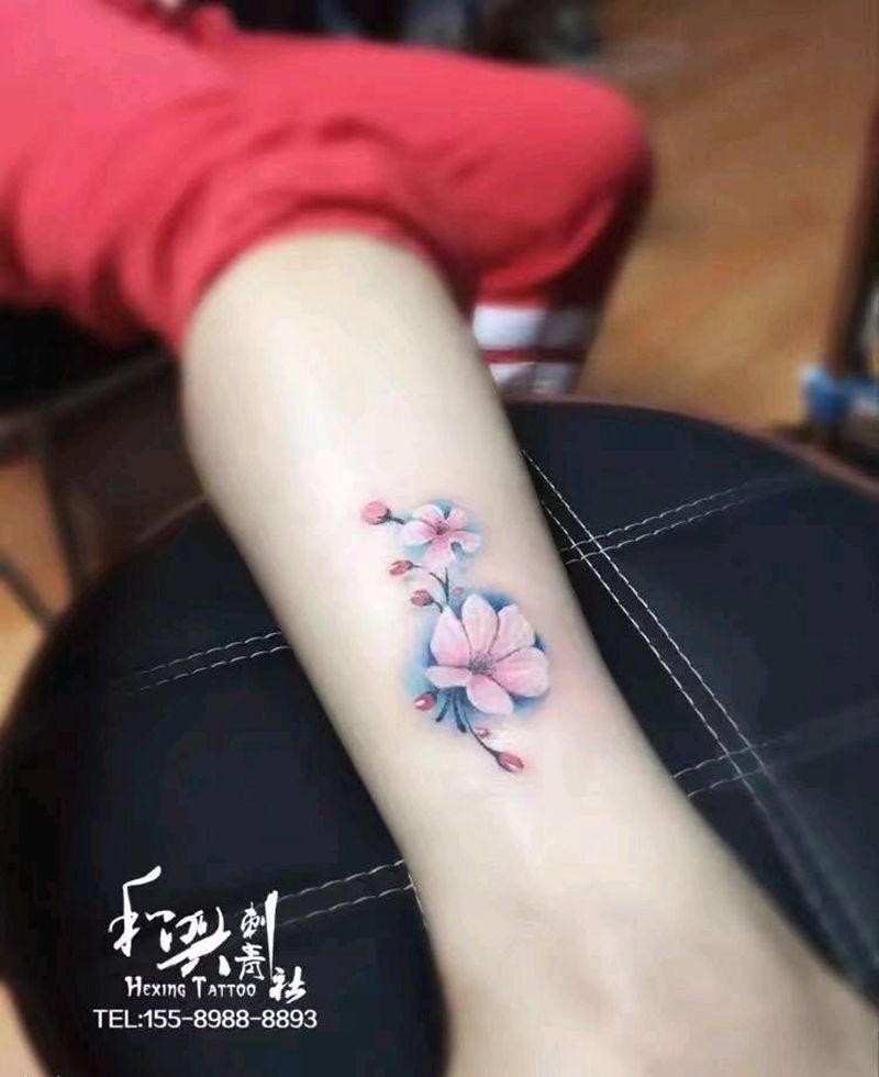 《写实樱花》纹身图片_腿部清新植物成品纹身图案