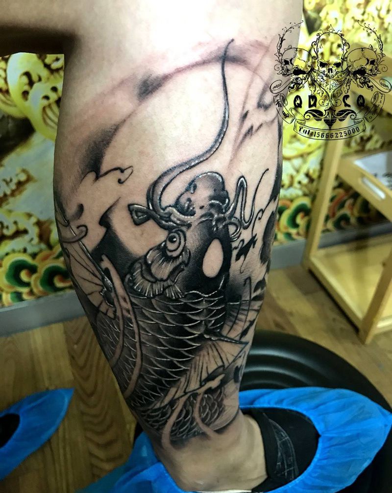 鲤鱼包小腿，黑灰结束。下次做彩色纹身图片