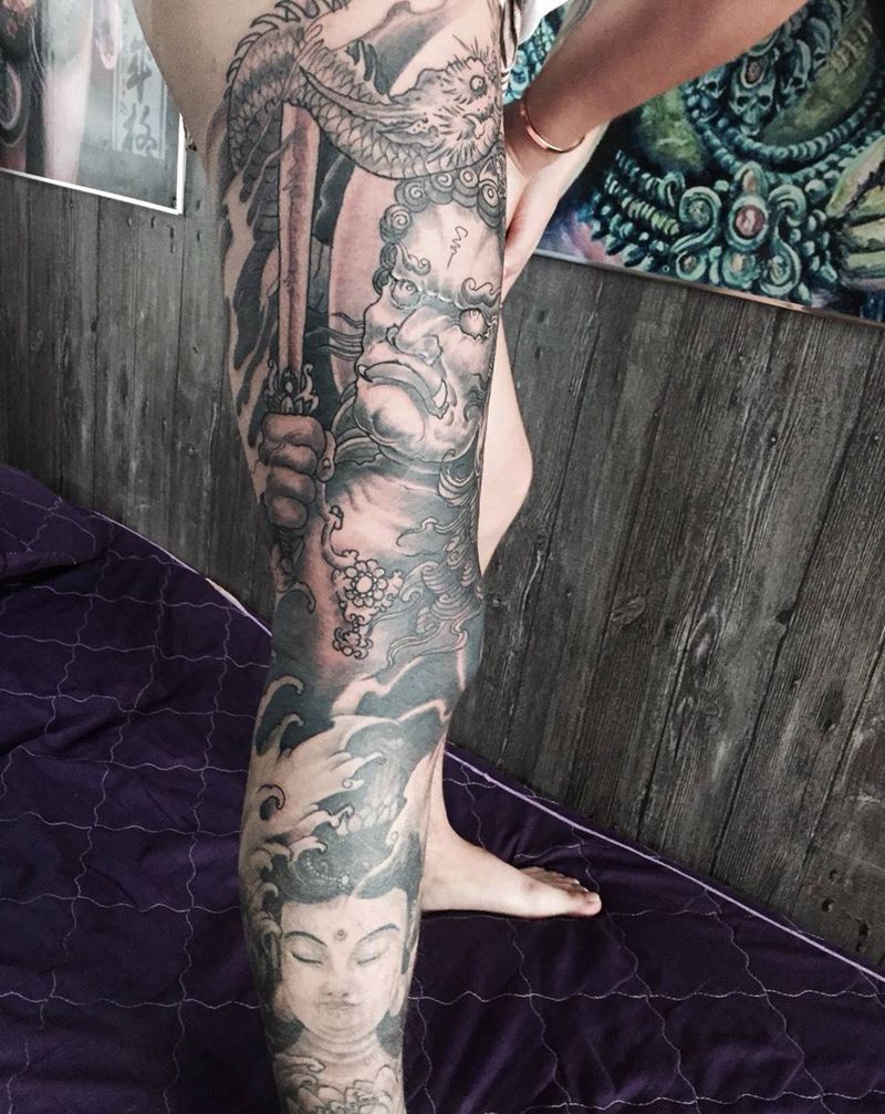 添加花腿纹身图片