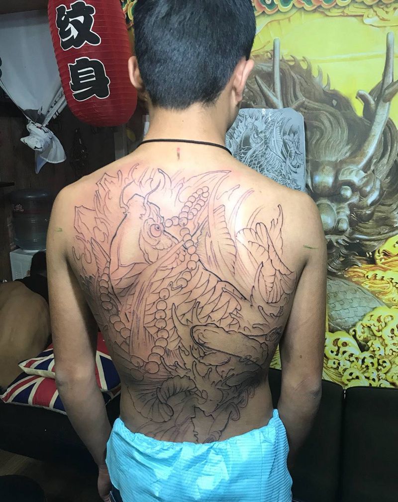 满背鲤鱼线条纹身图片